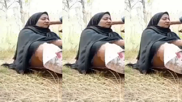 Hijabi Mature Bhabi Outdoor – Blowjob And Fucking Dick